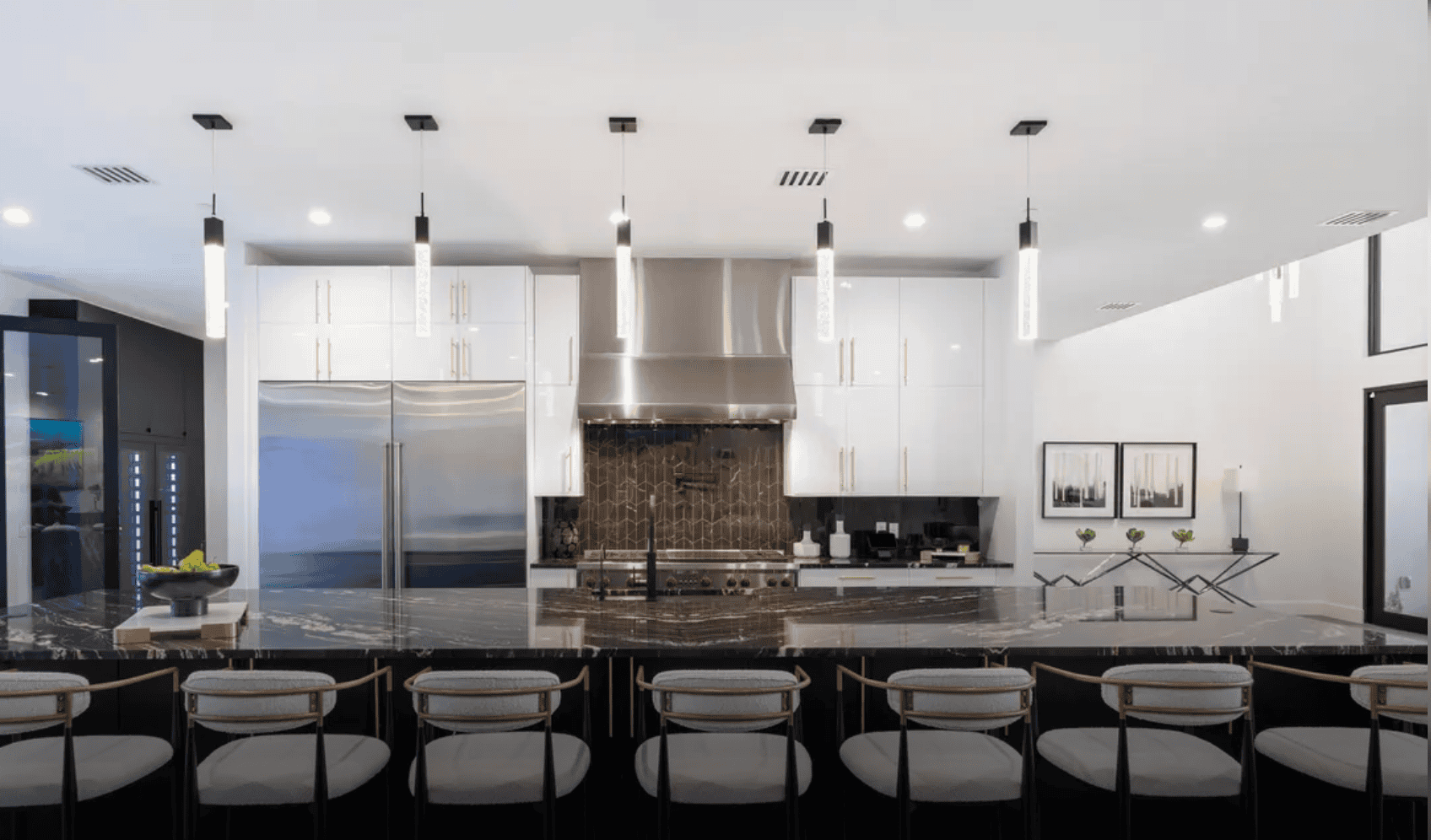 8037 N 7th Avenue Phoenix AZ 85021