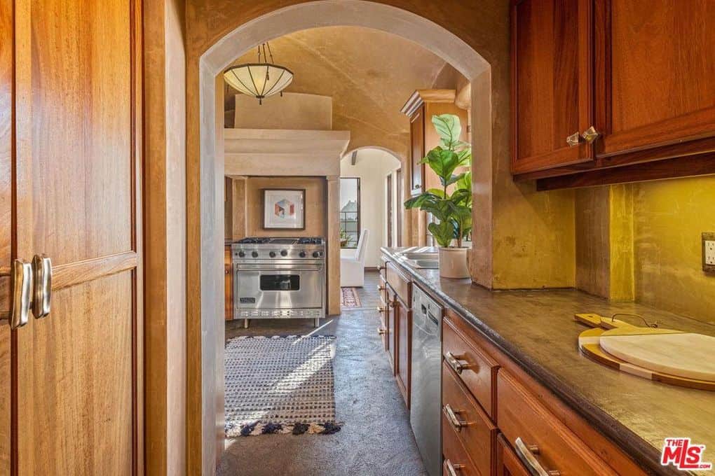 8247 Roxbury Road Los Angeles CA 90069