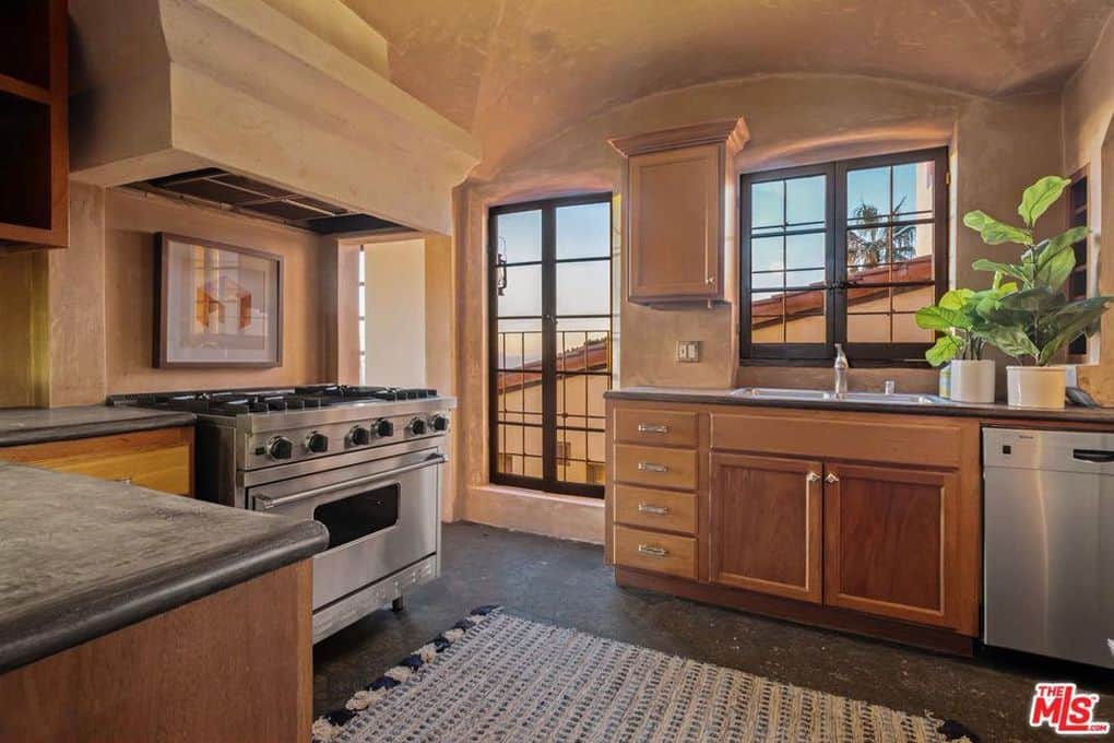 8247 Roxbury Road Los Angeles CA 90069