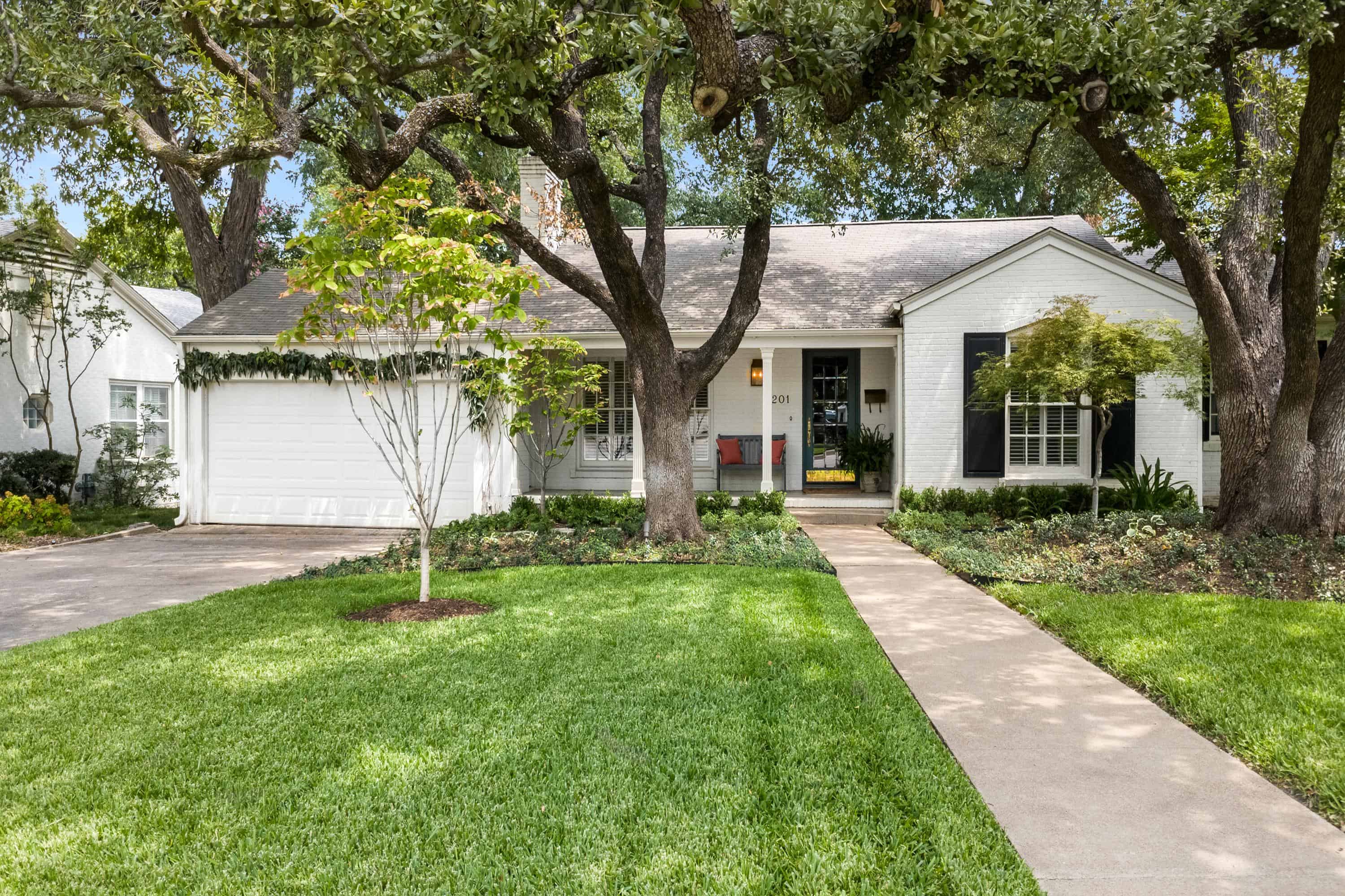 201 Williamsburg Lane Fort Worth TX 76107