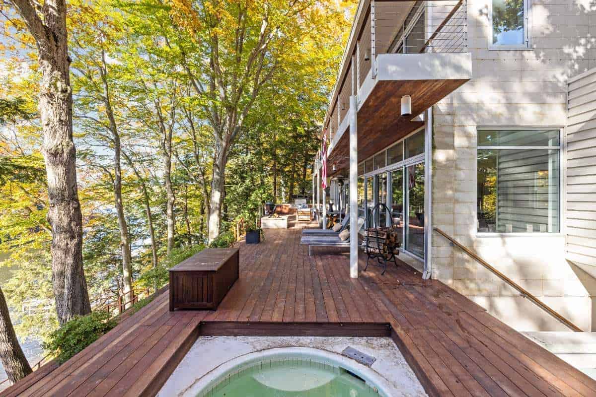 3470 Riverside Drive Saugatuck MI