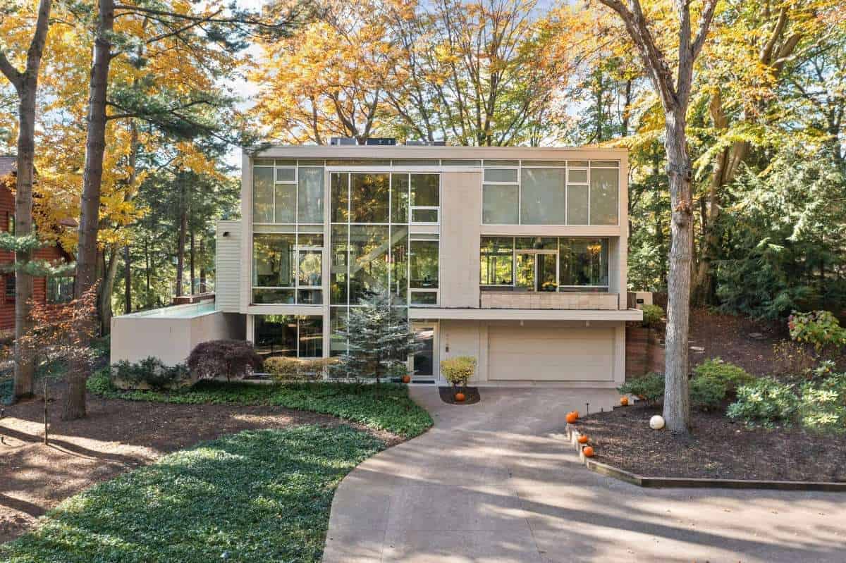 3470 Riverside Drive Saugatuck MI