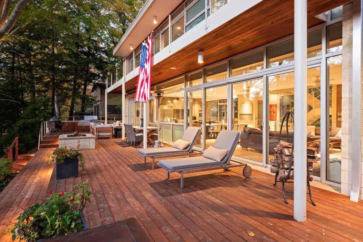 3470 Riverside Drive Saugatuck MI