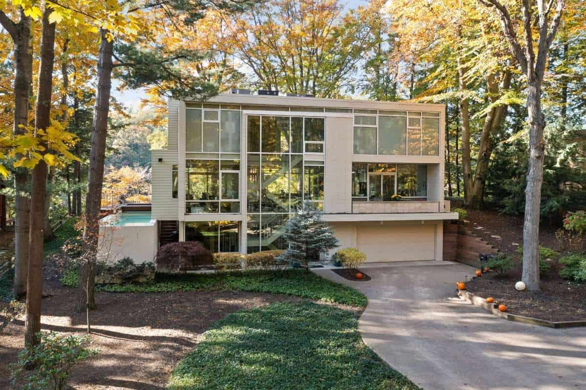 3470 Riverside Drive Saugatuck MI