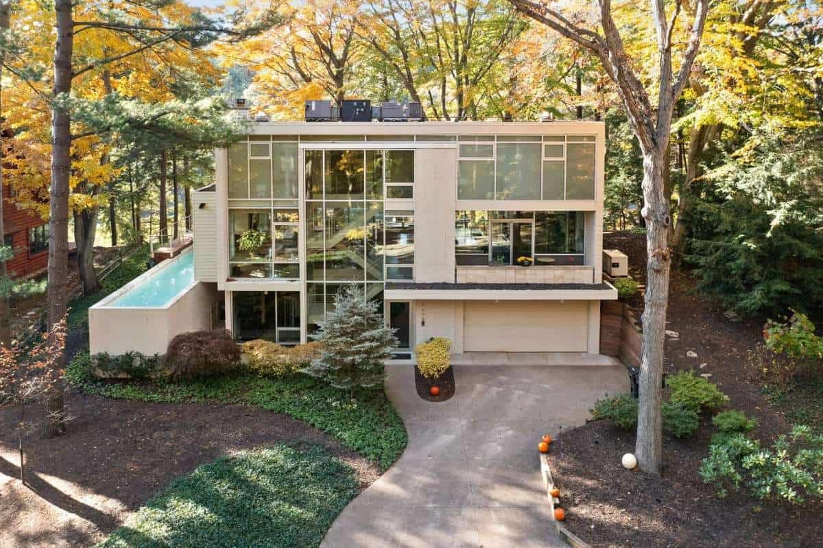3470 Riverside Drive Saugatuck MI