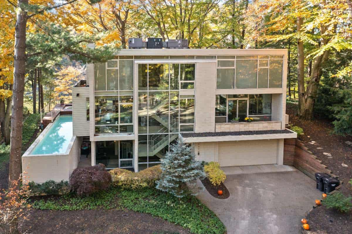 3470 Riverside Drive Saugatuck MI