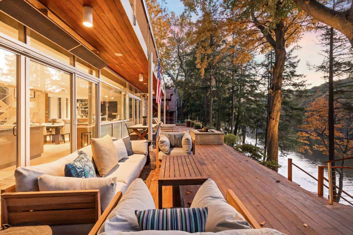 3470 Riverside Drive Saugatuck MI