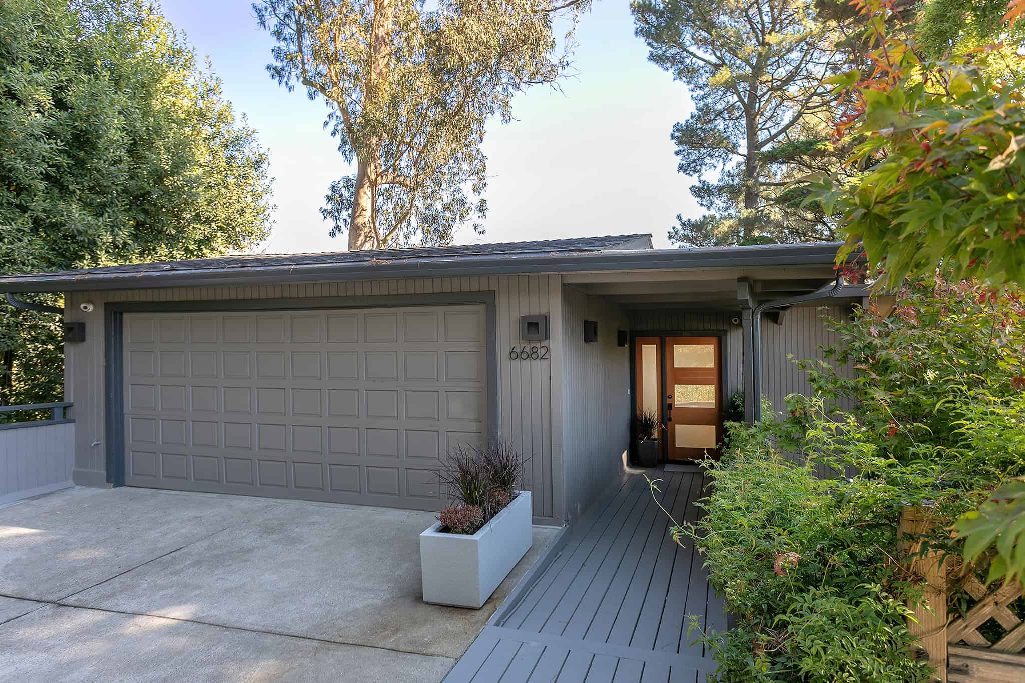 6682 Colton Boulevard Oakland CA 94611