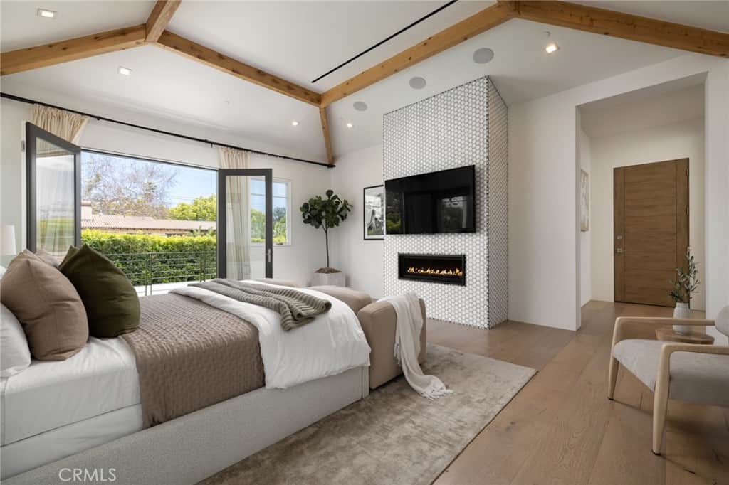 12626 Hortense Street Studio City CA 91604