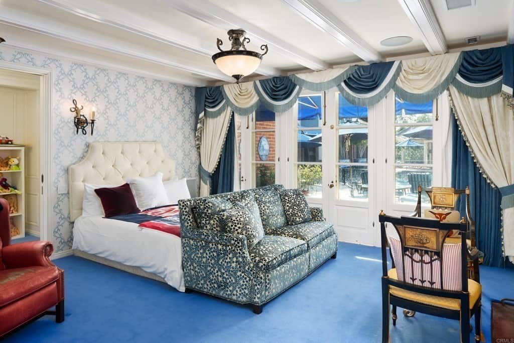 7007 Country Club Drive La Jolla CA 92037