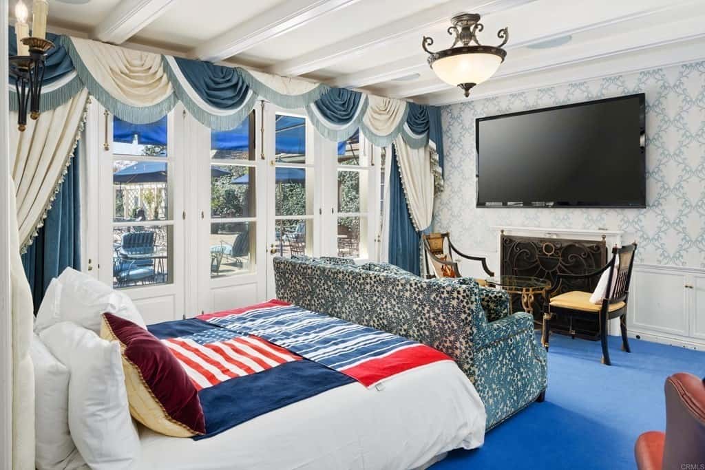 7007 Country Club Drive La Jolla CA 92037