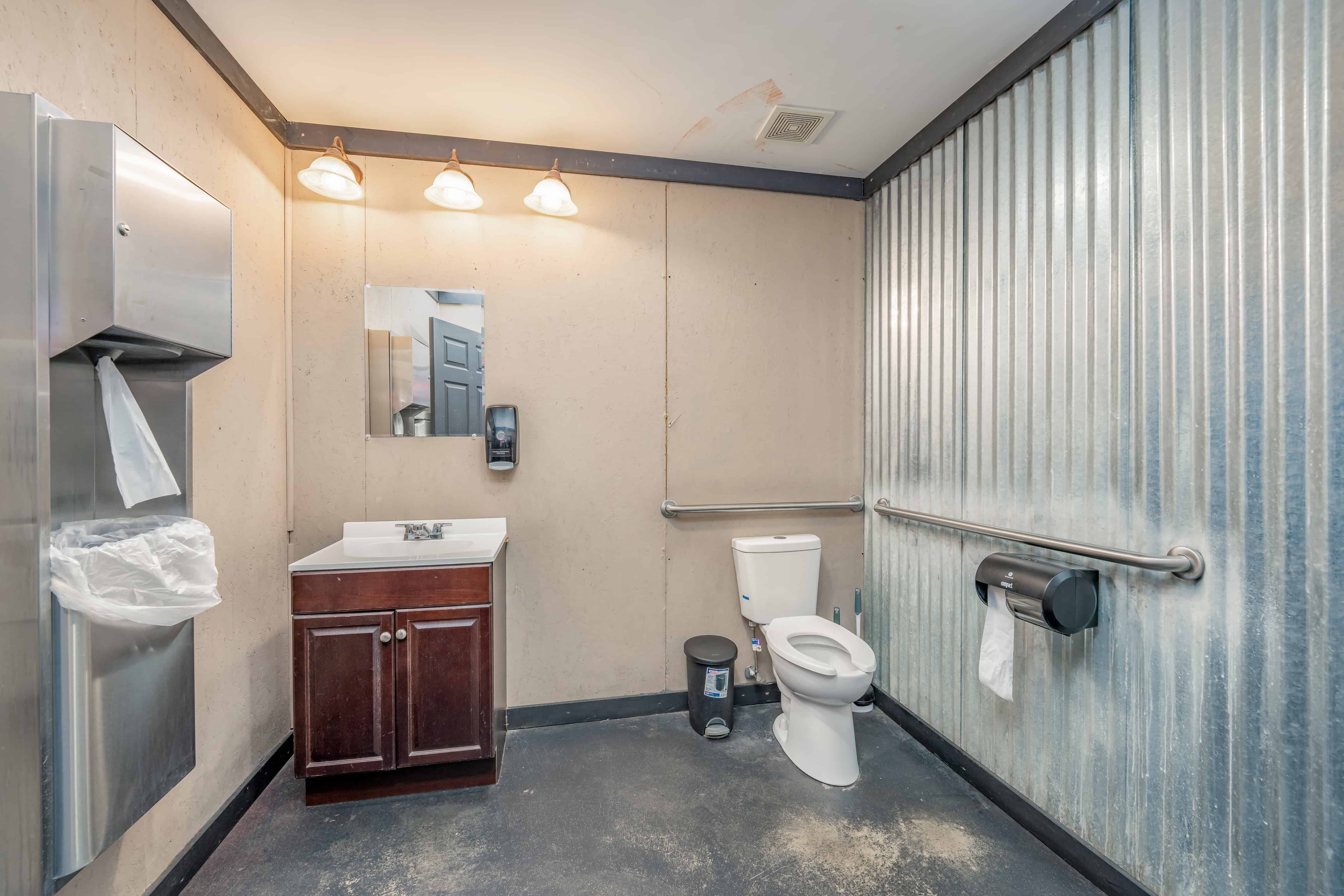 215-217 N Washington Avenue Wellington KS 67152