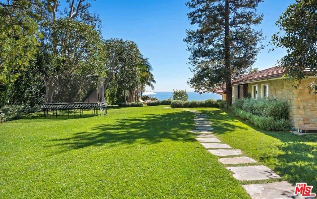 27560 Pacific Coast Hwy, Malibu CA 90265