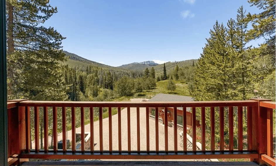 24450 Meadow Road Clark CO 80428