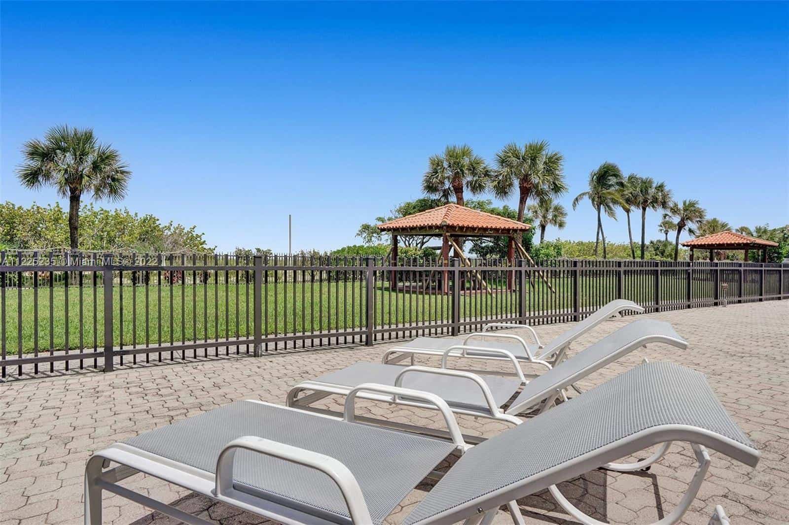 2555 Collins Avenue Miami Beach FL 33140
