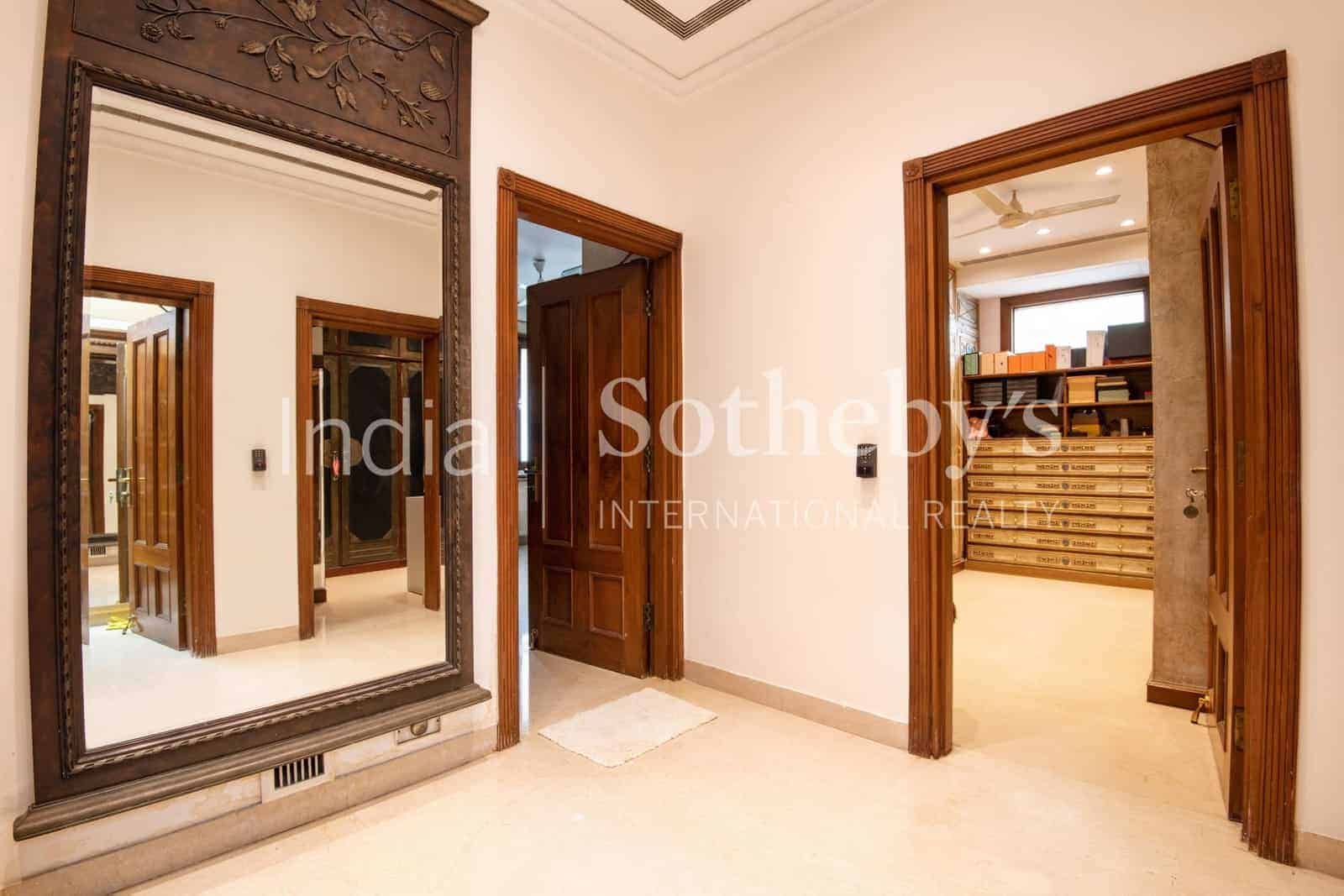 Block G, Sri Niwaspuri New Delhi IN 110065