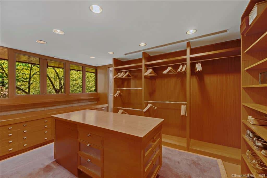 432 Frogtown Road New Canaan CT 06840