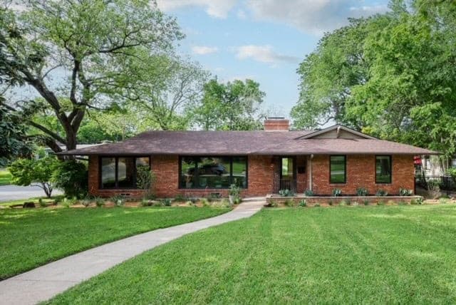 943 W. Greenbriar Lane Dallas TX 75208