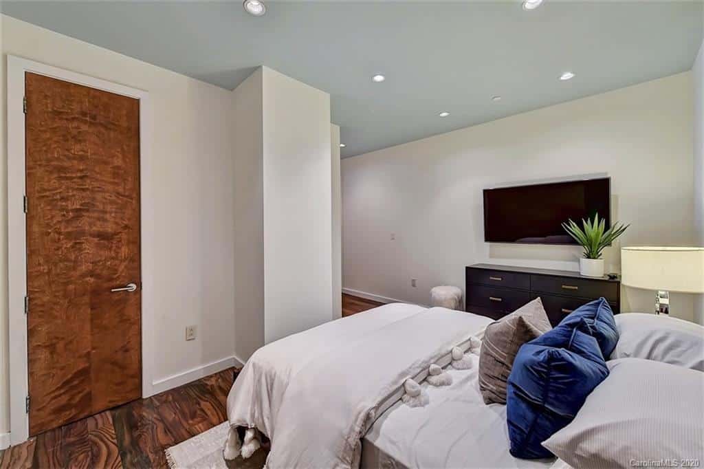 139 S Tryon Street Apt 5b Charlotte NC 28202