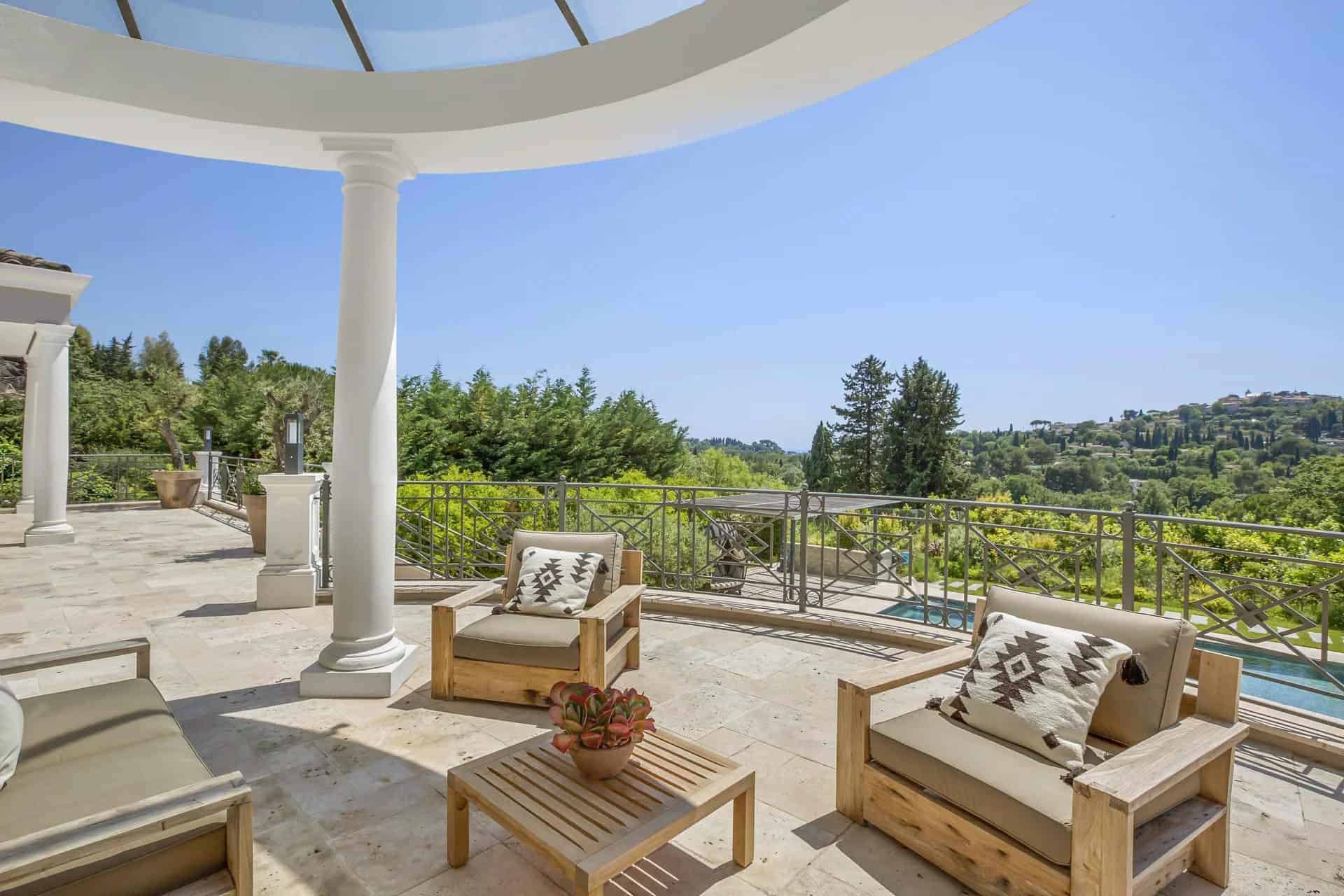 mougins