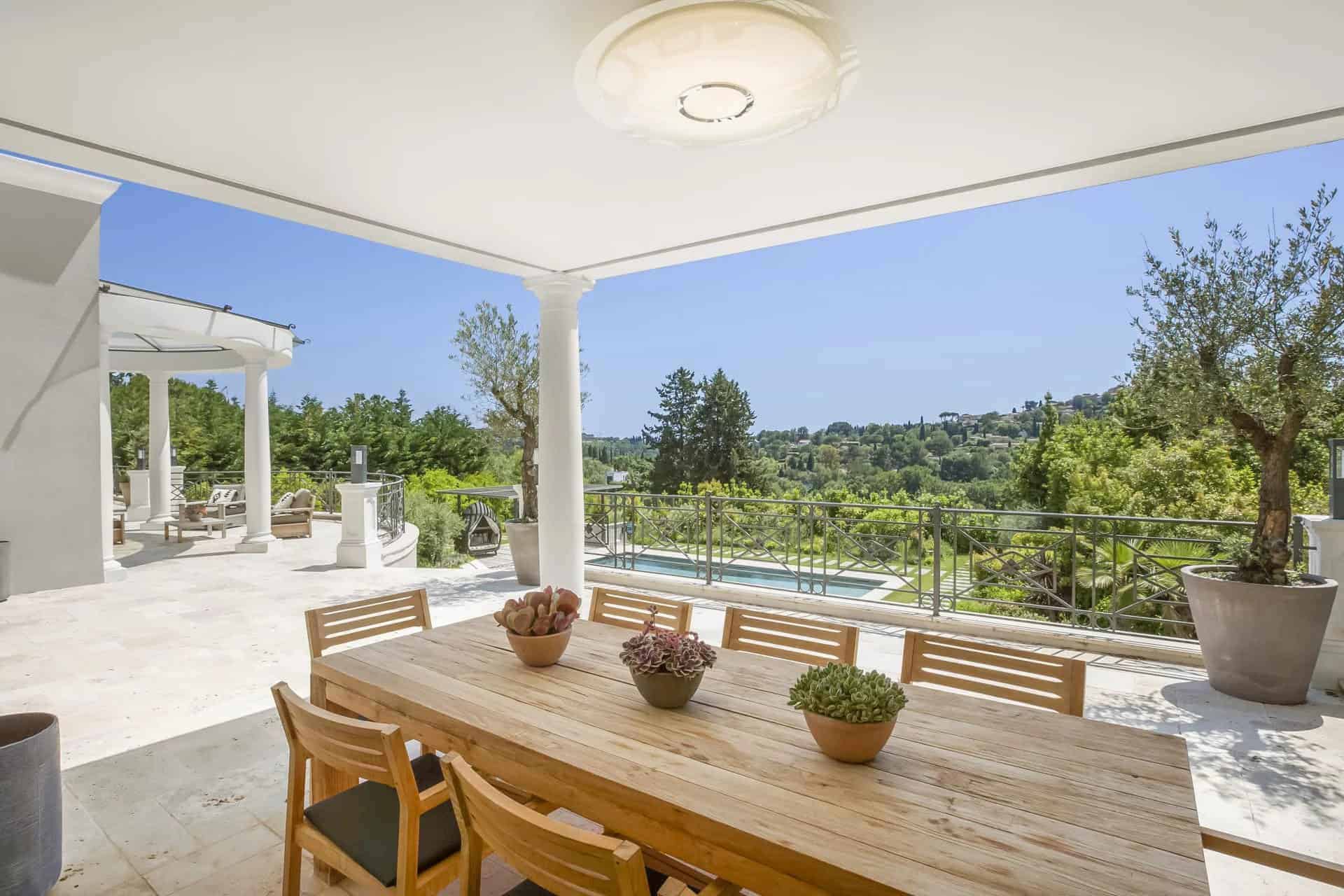 mougins