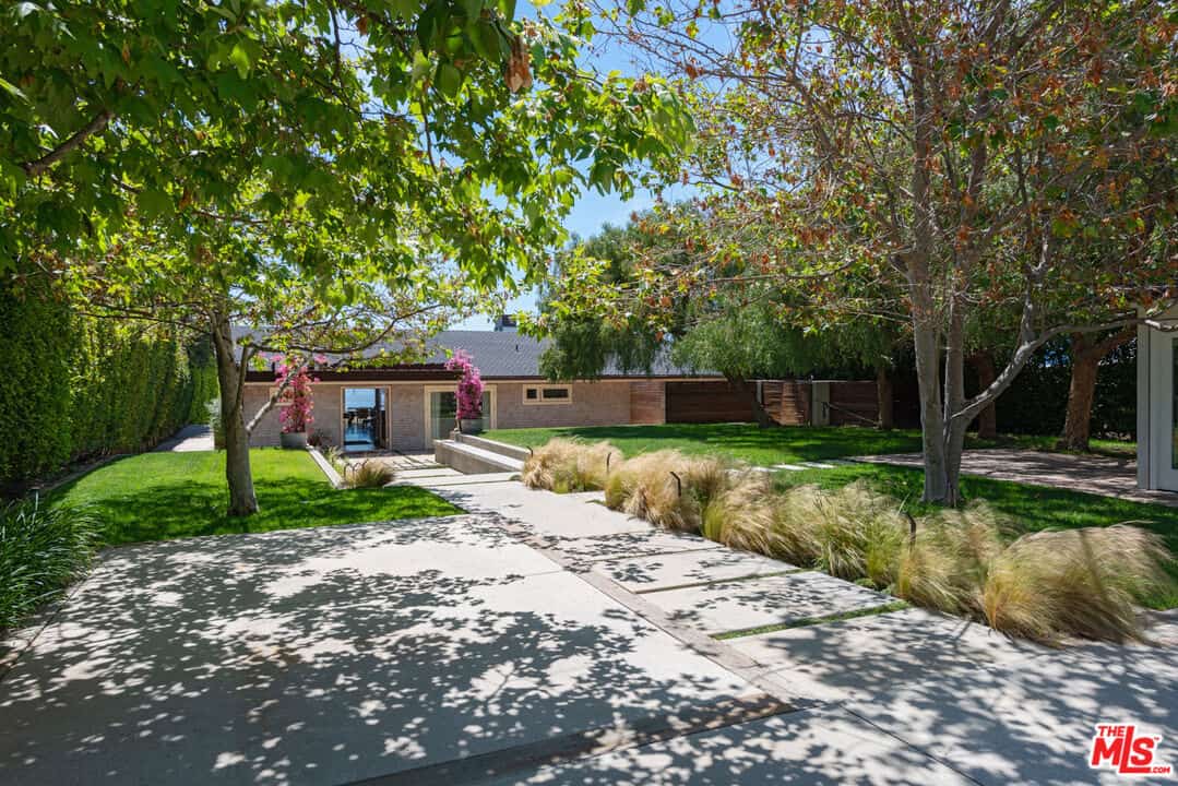 6453 Guernsey Avenue Malibu CA 90265
