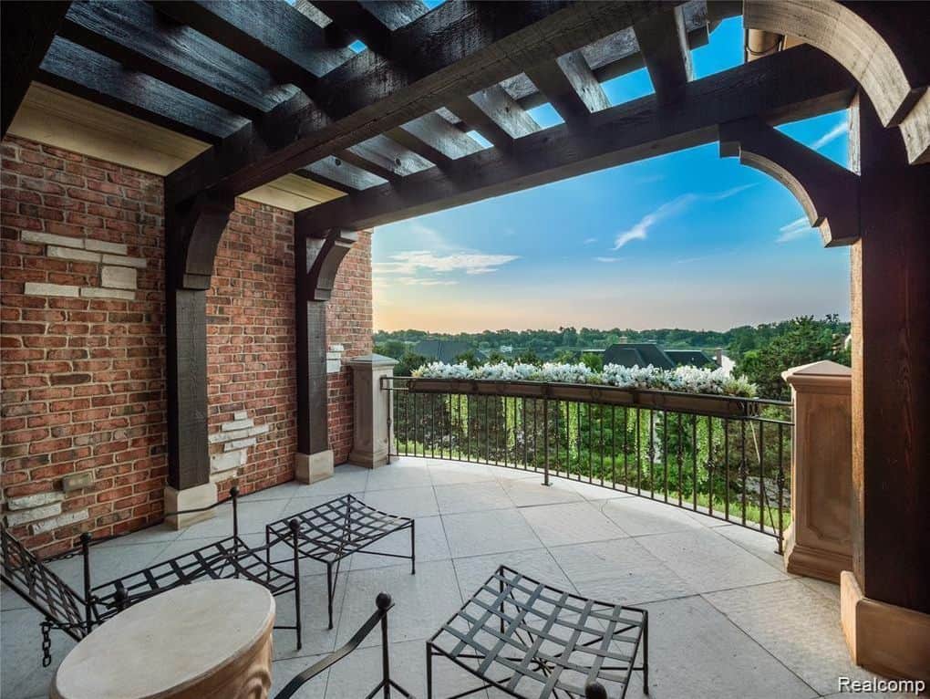 2756 Turtle Bluff Drive Bloomfield Hills MI 48302