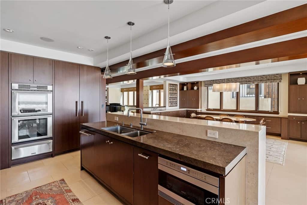 2826 The Strand Hermosa Beach CA 90254