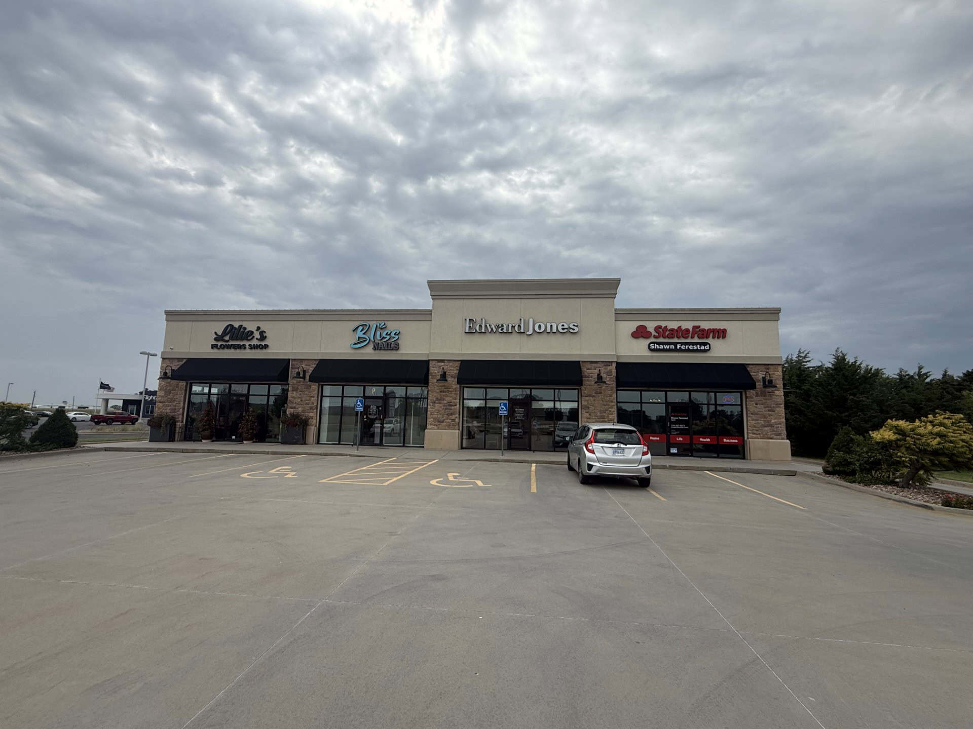 1095 N Greenwich Road Wichita KS 67206