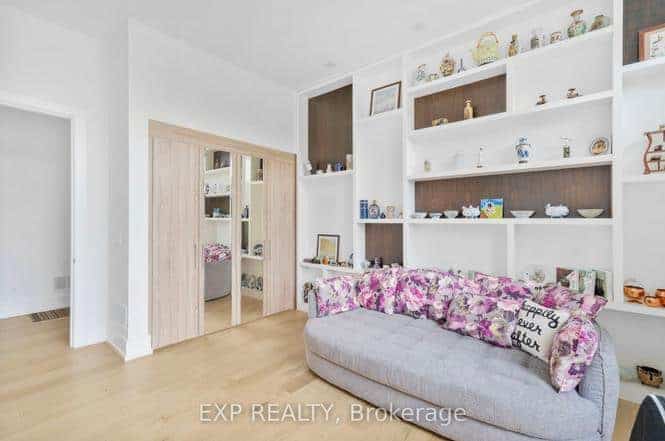 8 Cachet Parkway Markham ON L6C 1G8