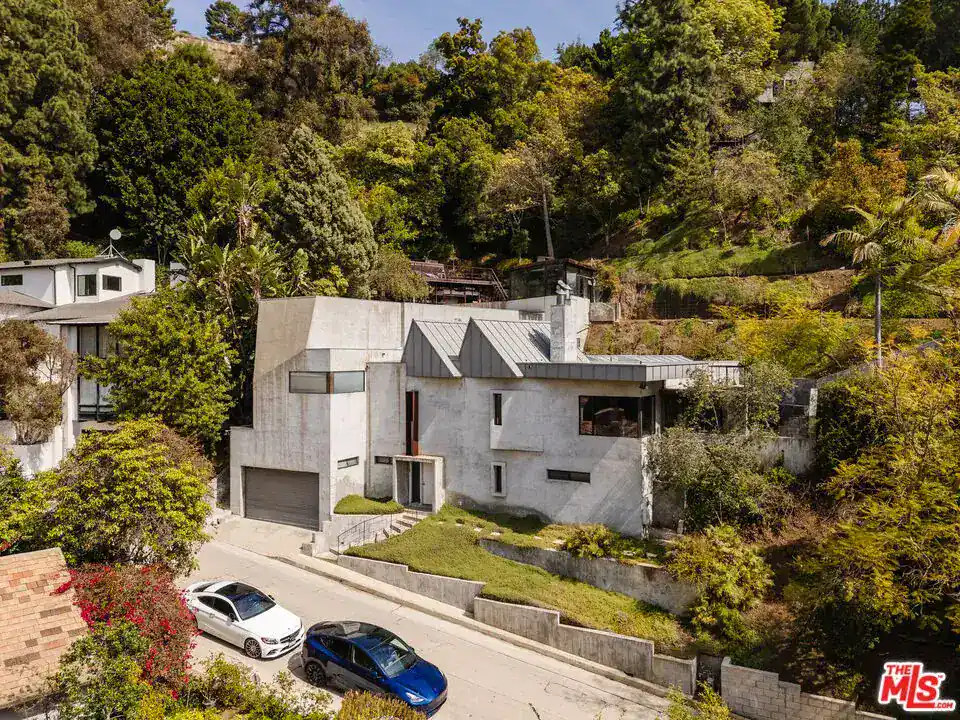 7017 Senalda Road Los Angeles CA 90068