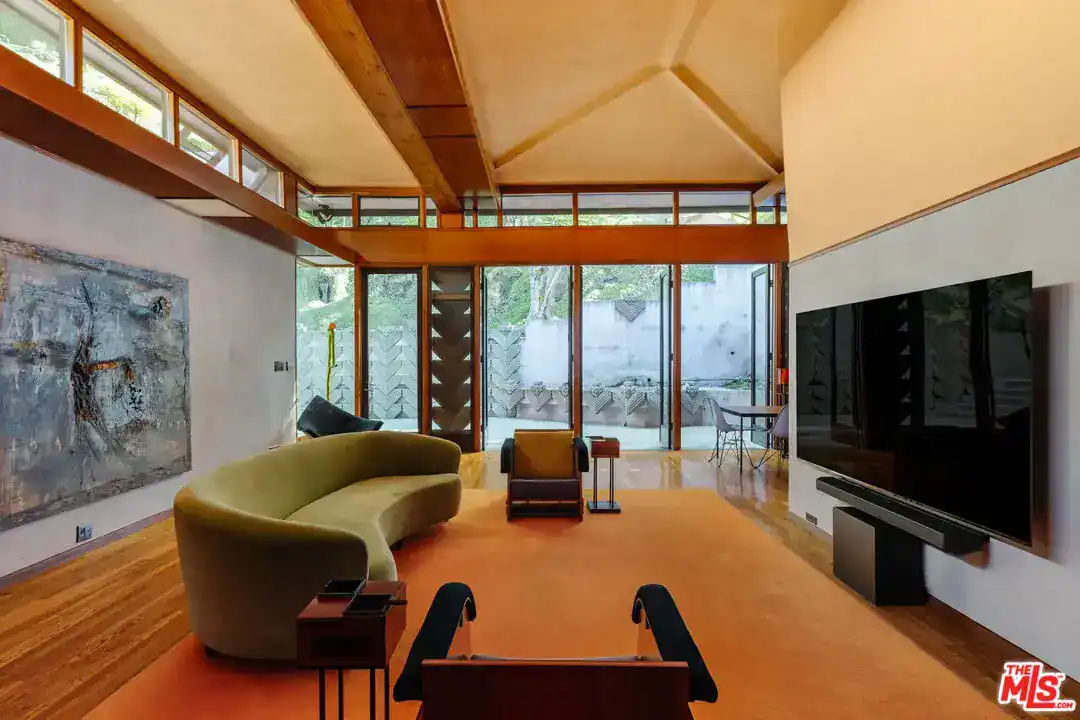 7017 Senalda Road Los Angeles CA 90068
