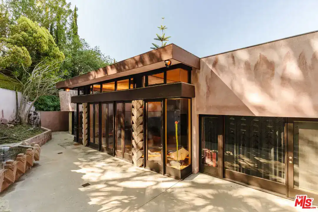 7017 Senalda Road Los Angeles CA 90068