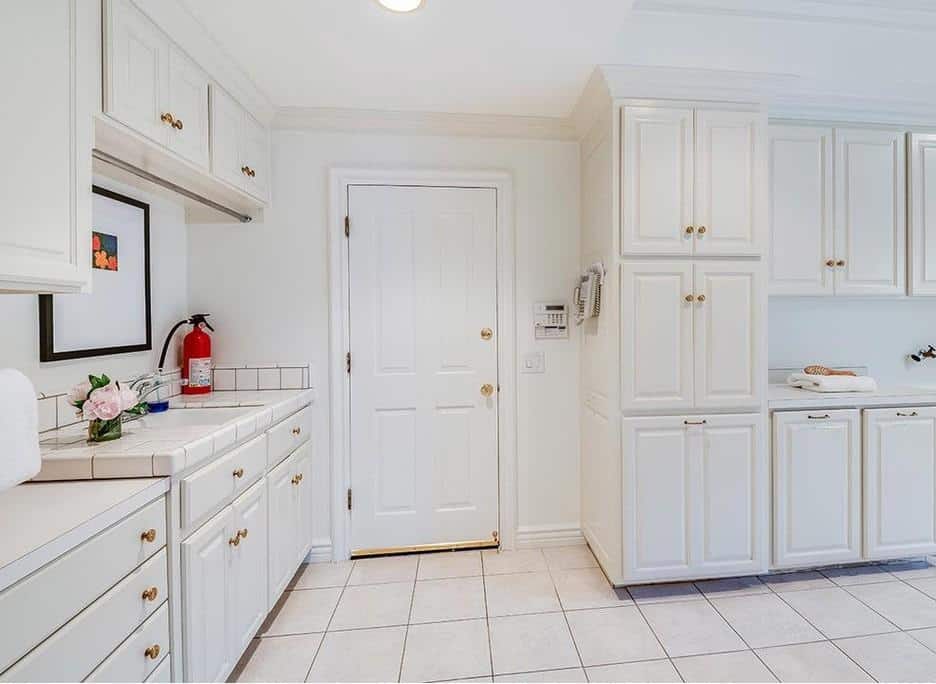 10415 Sarah Street Toluca Lake CA 91602