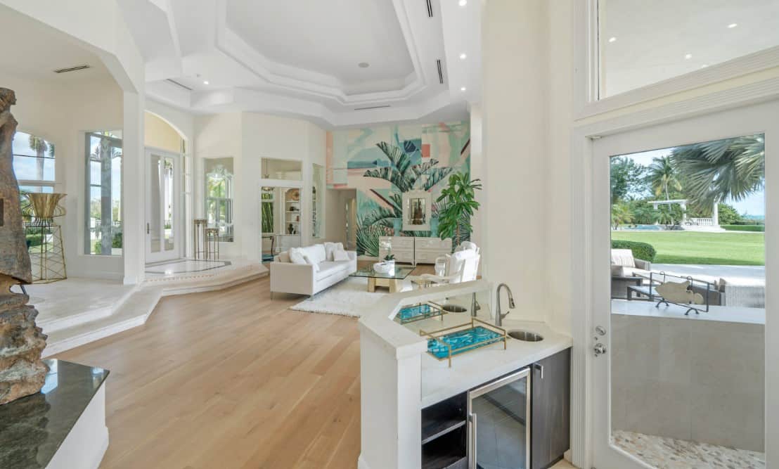 Shirley Street Nassau BS