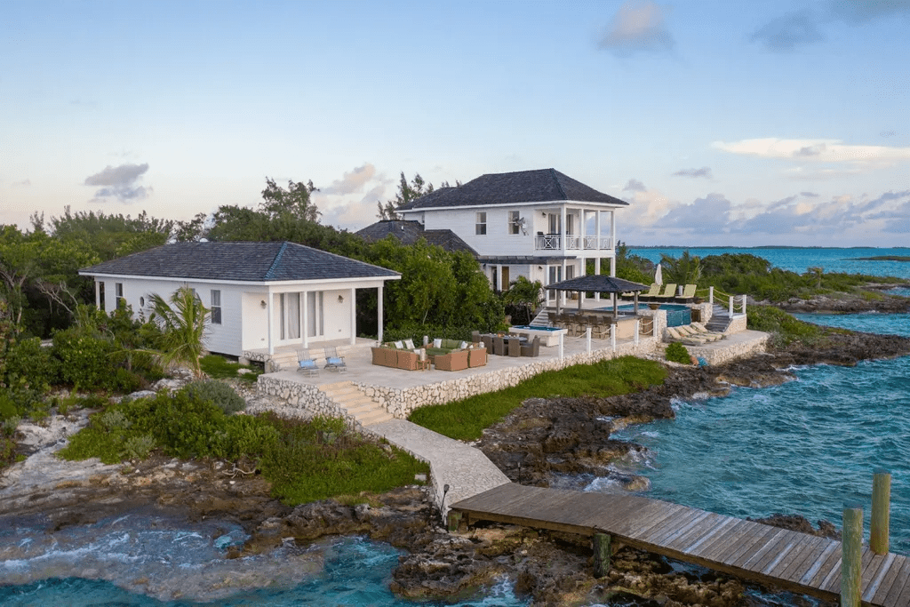 Crown Pigeon Island & Cays Eleuthera BS