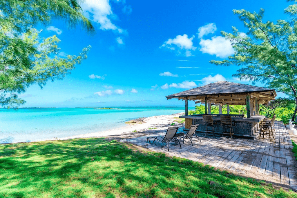 Crown Pigeon Island & Cays Eleuthera BS