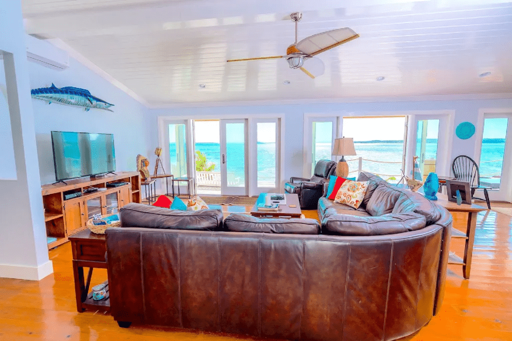 Crown Pigeon Island & Cays Eleuthera BS