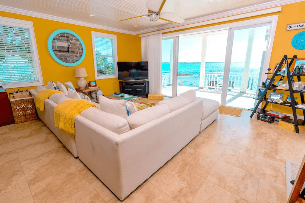 Crown Pigeon Island & Cays Eleuthera BS