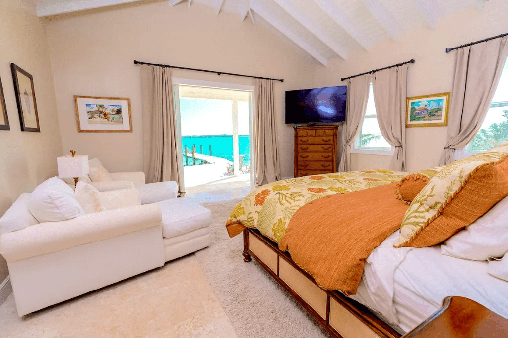 Crown Pigeon Island & Cays Eleuthera BS