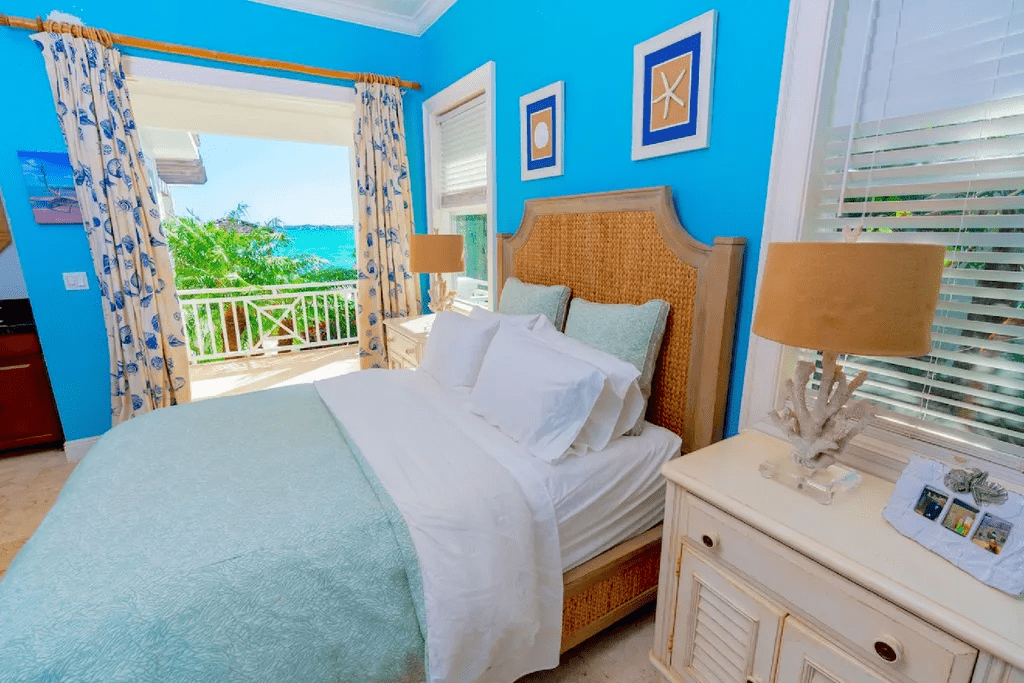 Crown Pigeon Island & Cays Eleuthera BS