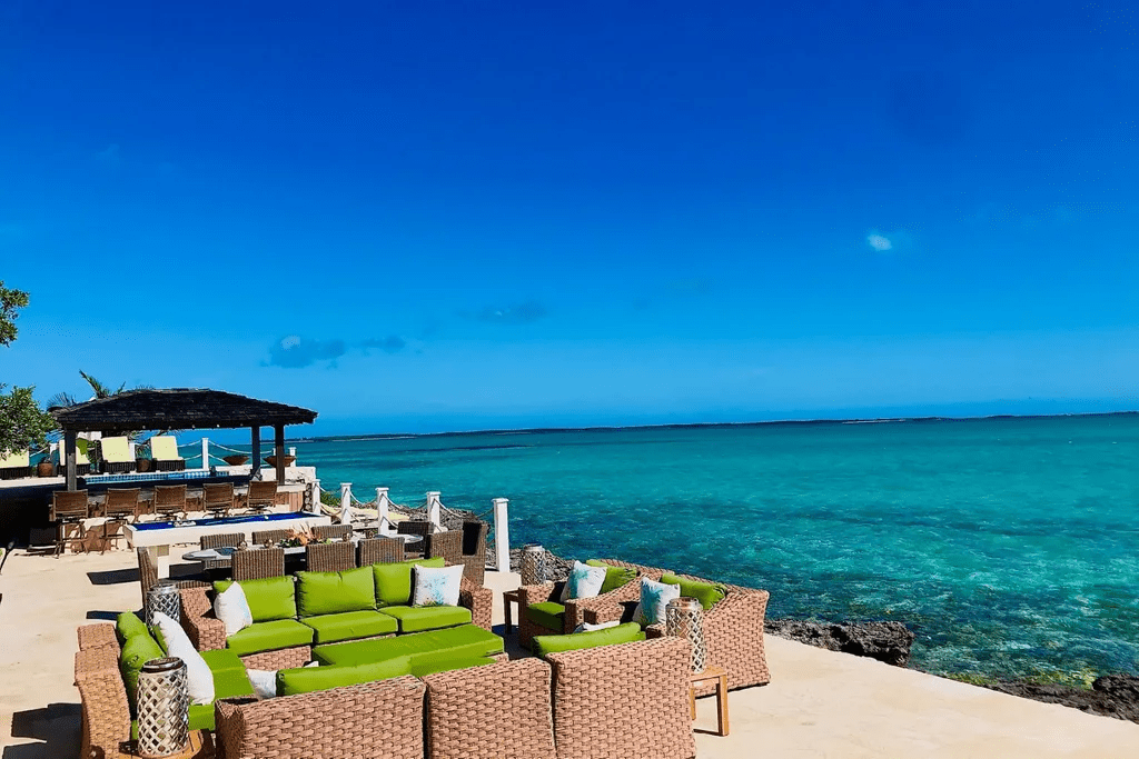 Crown Pigeon Island & Cays Eleuthera BS