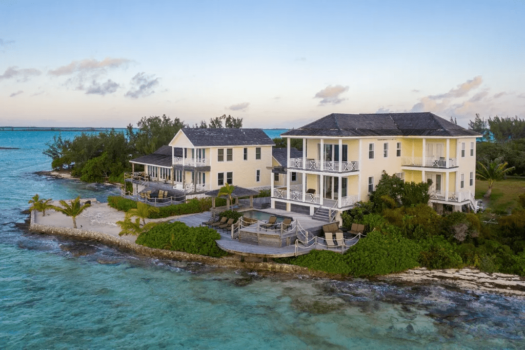 Crown Pigeon Island & Cays Eleuthera BS
