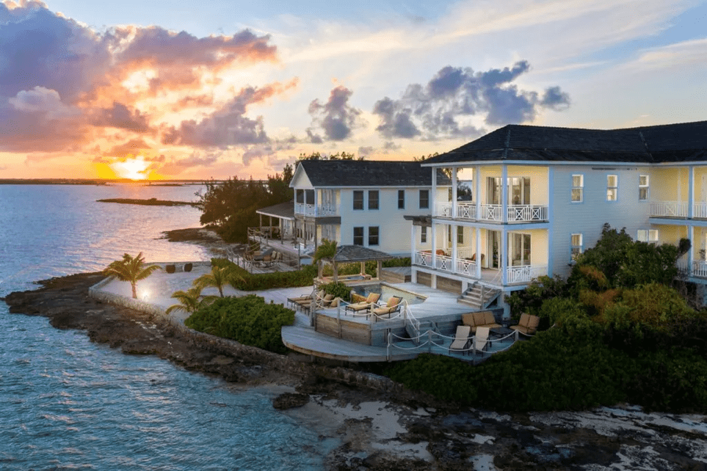 Crown Pigeon Island & Cays Eleuthera BS