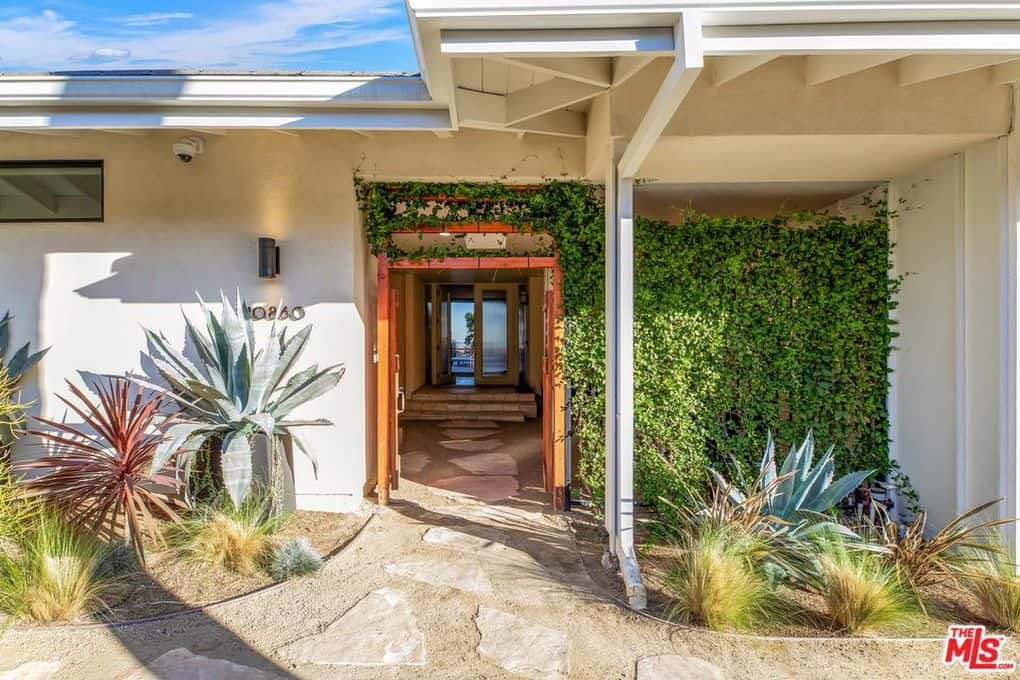 10860 Via Verona Street Los Angeles CA