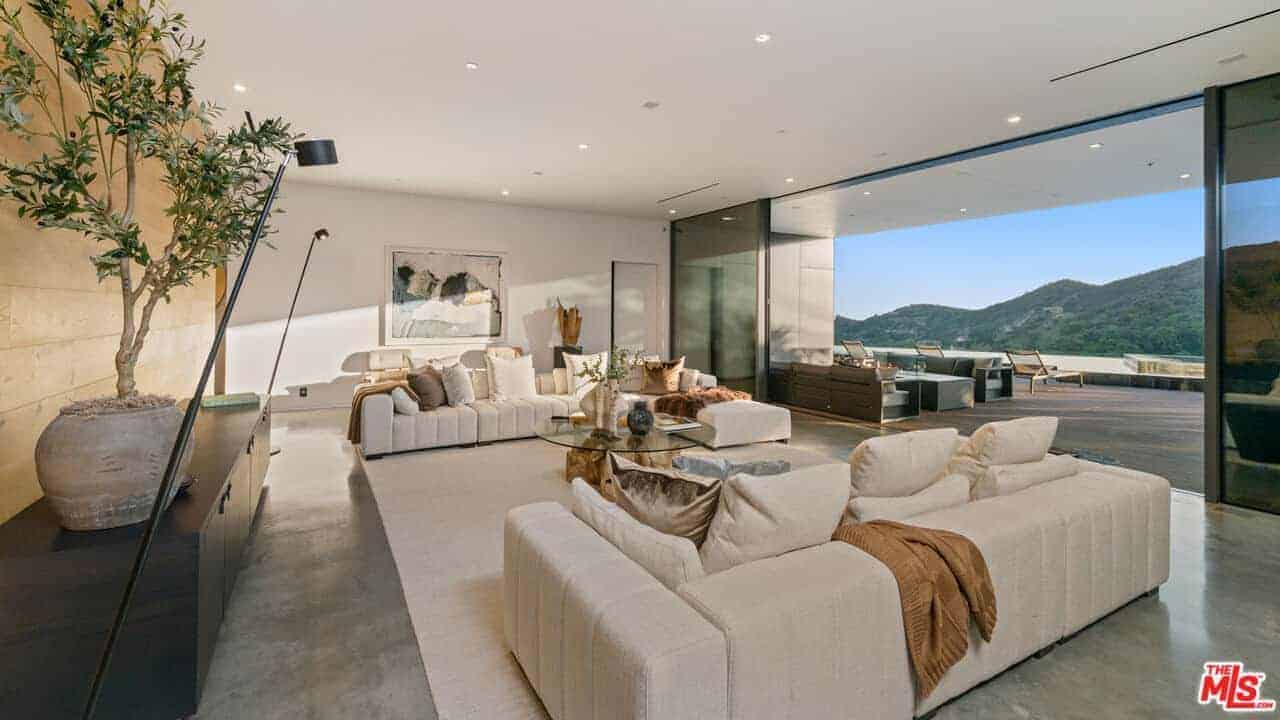 2341 Gloaming Way Beverly Hills CA 90210