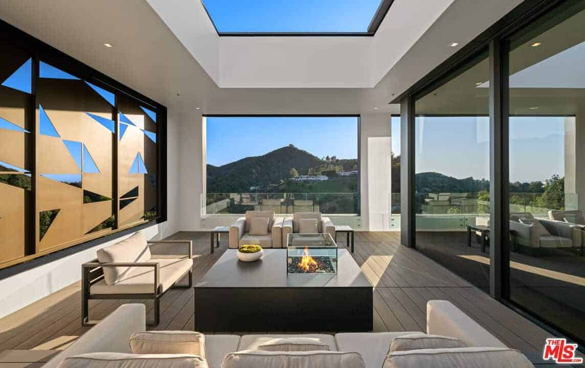 2341 Gloaming Way Beverly Hills CA 90210