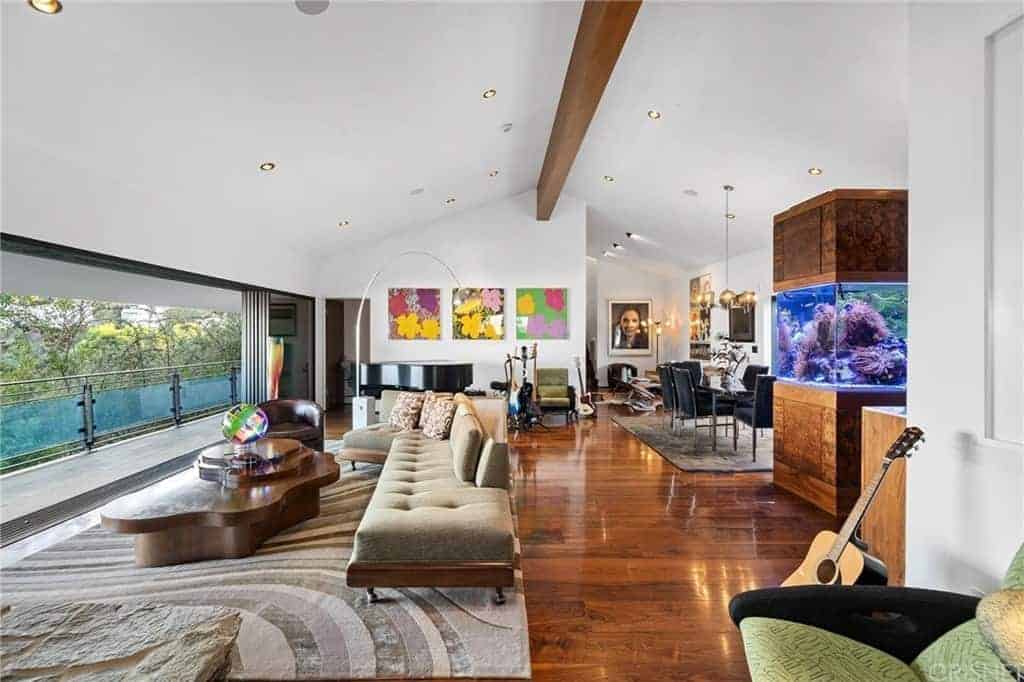6909 Oporto Drive Los Angeles CA 90068