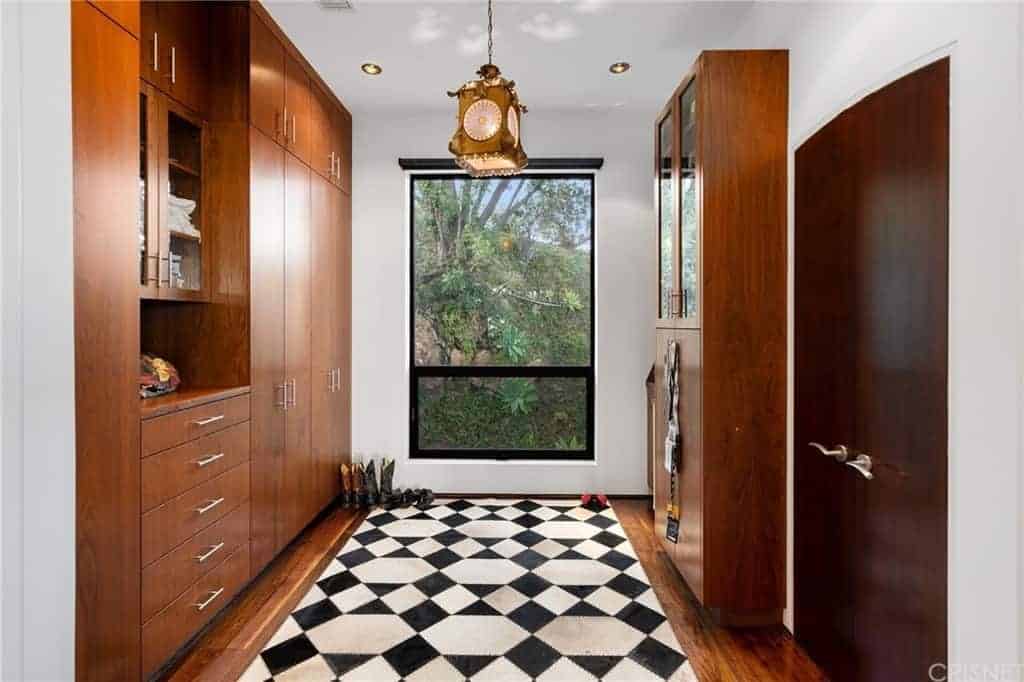 6909 Oporto Drive Los Angeles CA 90068