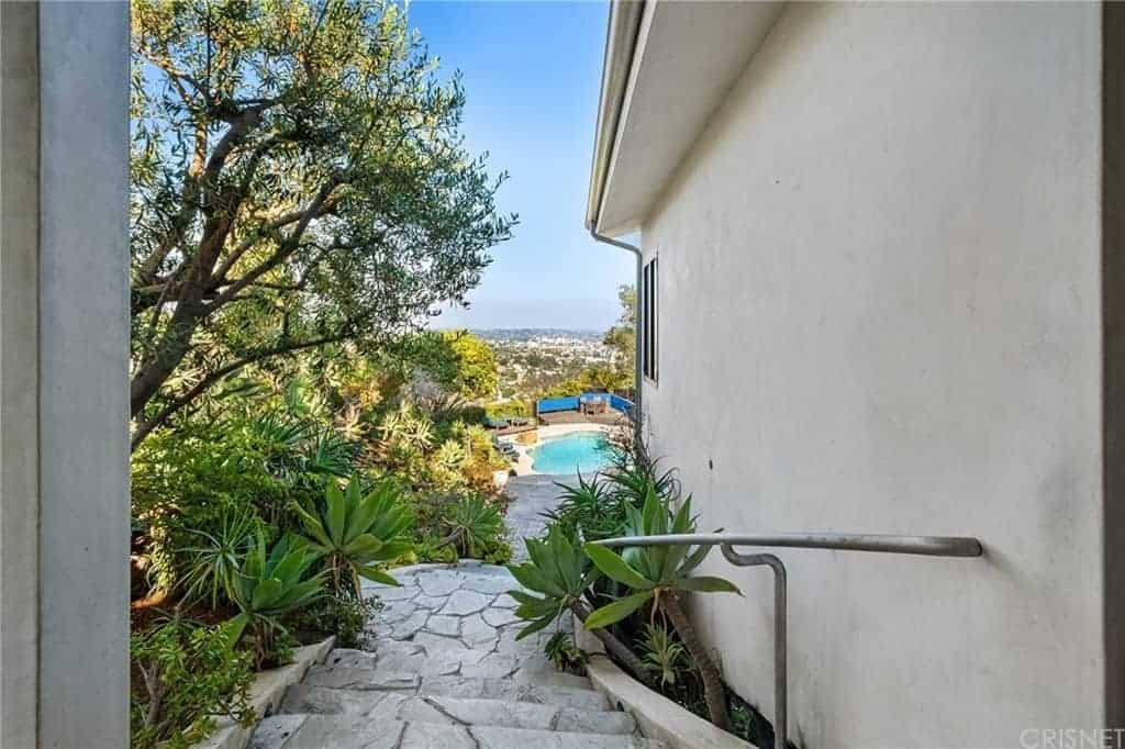 6909 Oporto Drive Los Angeles CA 90068